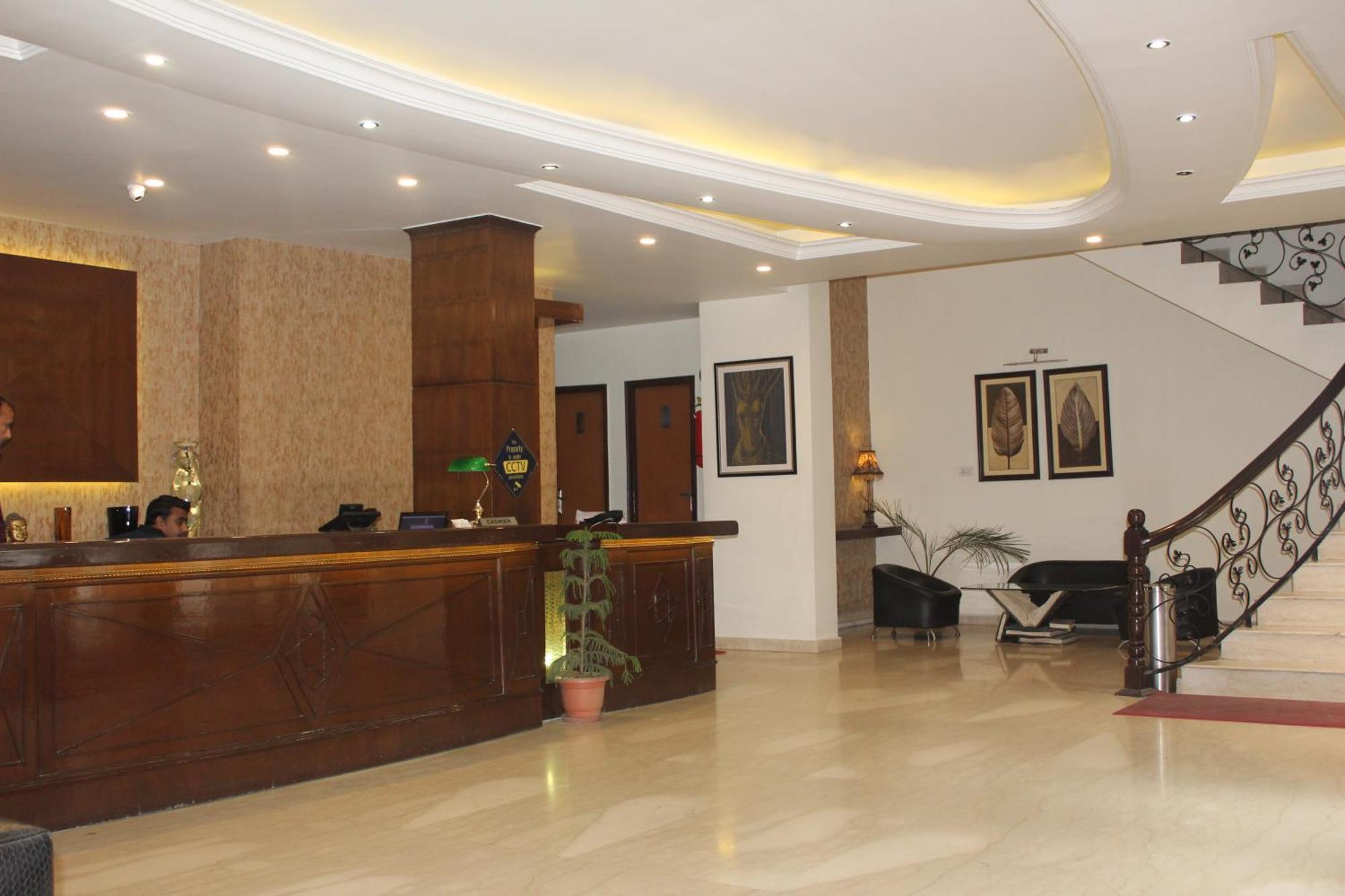 Hotel Broadways Inn, Manali